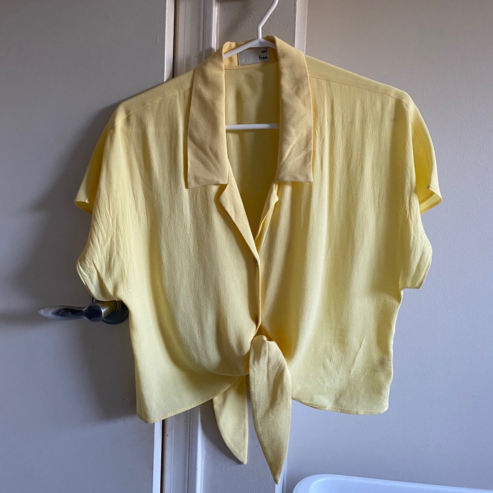 *SOLD ON FB* -Wilfred Free Tie Up Front Crop Shirt